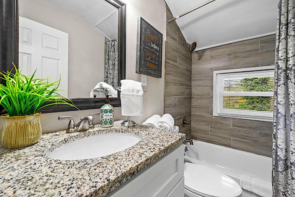 Goodkarma Rentals Refreshed Smyrna Home Near Battery Atl Half Mile To Interstate Atlanta Exterior photo
