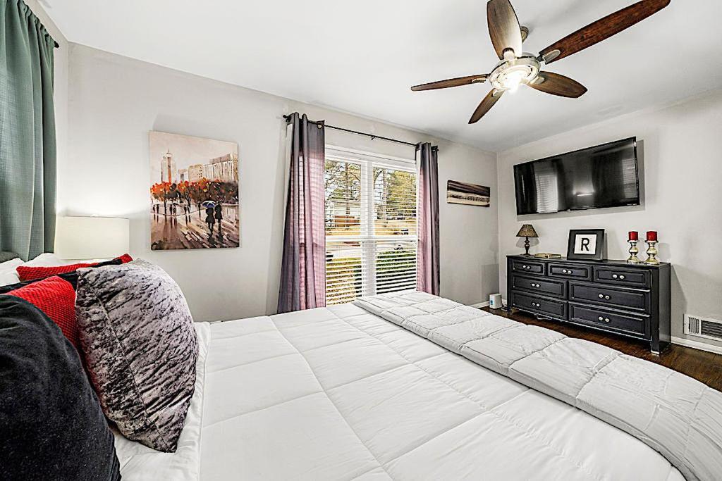 Goodkarma Rentals Refreshed Smyrna Home Near Battery Atl Half Mile To Interstate Atlanta Exterior photo